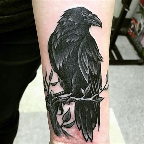 Pin by Dori Plutzner on Tats | Crow tattoo, Black crow tattoos, Raven tattoo