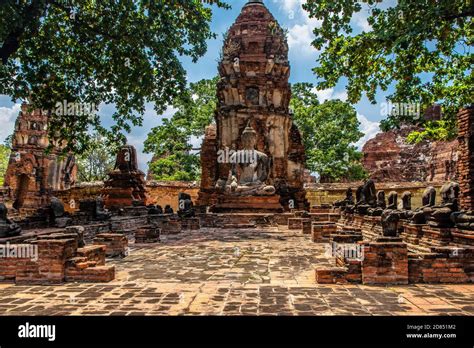 Ayutthaya Wat Mahathat Stock Photo - Alamy