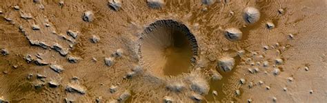 Mars - Coimbra Crater Interior Layering (diameter 34km) | Flickr