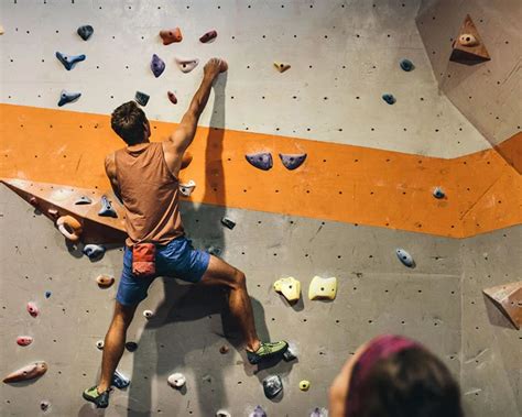 Free Climbing vs. Free Solo: A Definitive Comparison and Guide - ClimbingJunkie