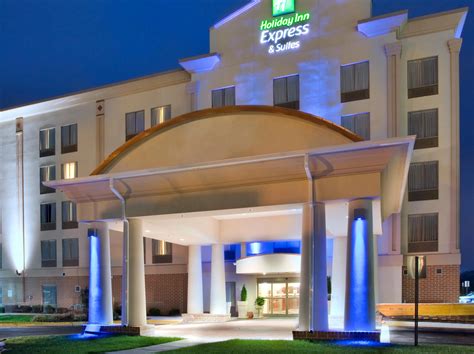 Holiday Inn Express & Suites Fredericksburg Hotel by IHG