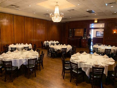 Maggiano's Little Italy Schaumburg - Schaumburg private dining, rehearsal dinners & banquet ...