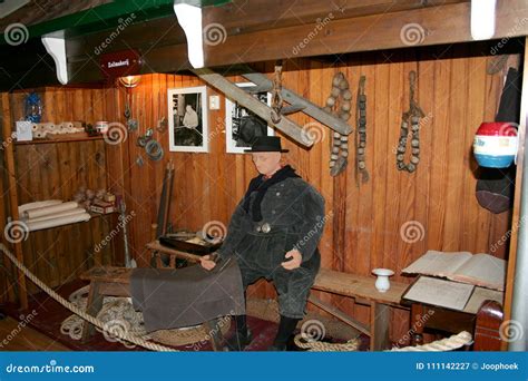 Innenraum Des Museums Von Urk in Der Ehemaligen Stadthalle Redaktionelles Stockfotografie - Bild ...