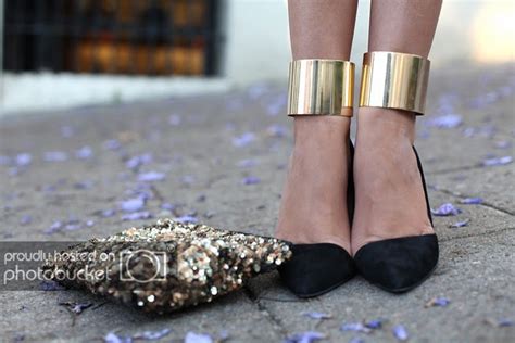 Lynnette Joselly: Fashion Trend: Gold Ankle Cuffs