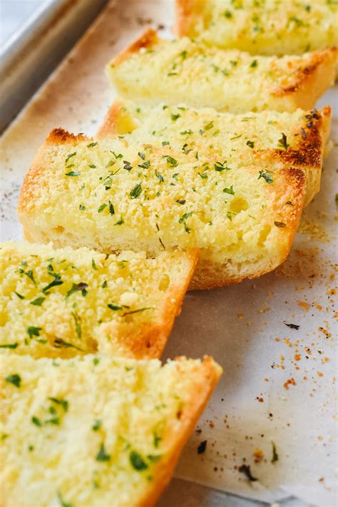 Easy Garlic Bread Recipe (10 minutes) | by Leigh Anne Wilkes