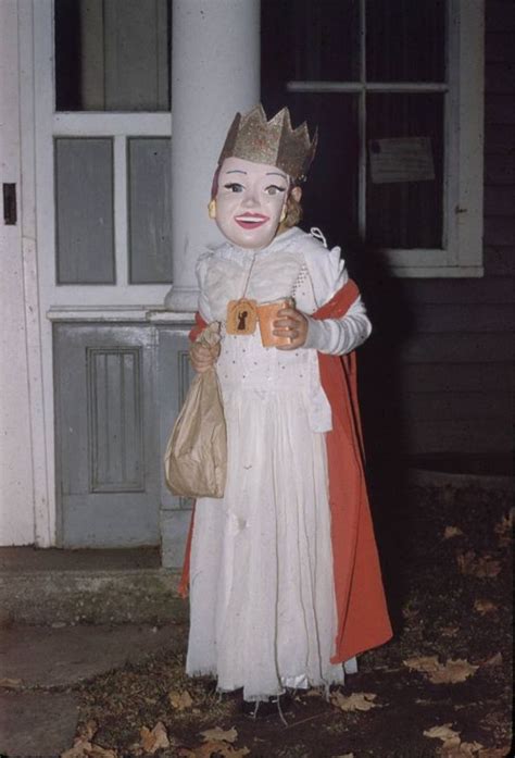 40 Lovely Photos of Halloween Costumes For Kids in the 1960s | Vintage News Daily