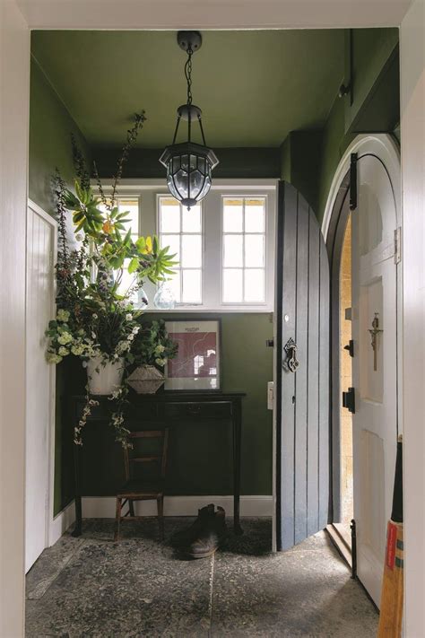 Farrow and Ball Bancha | Murs vert olive, Vert chambre, Entrée maison