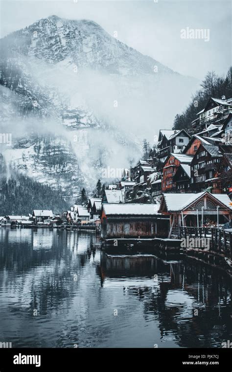 Hallstatt austria winter hi-res stock photography and images - Alamy