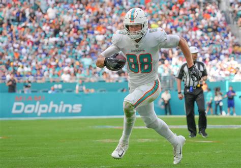 NFL World Reacts To New Dolphins Trade Rumor - The Spun