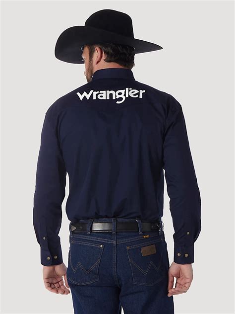 Men's Wrangler® Logo Long Sleeve Button Down Solid Shirt