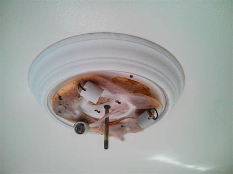 ceiling - How can I remove a stuck overhead light fixture? - Home Improvement Stack Exchange