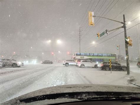 PHOTOS: Wild Ontario winter storm knocks out power, thundersnow reported