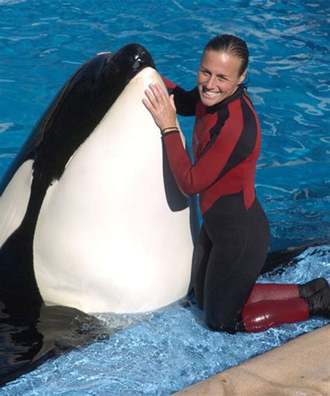 Una ballena mata a su entrenadora en el Sea World de Orlando | Noticias de actualidad | EL PAÍS