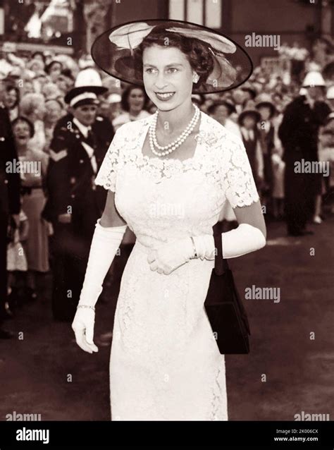 La reine Elizabeth II lors de sa visite royale de Sydney, en Australie ...