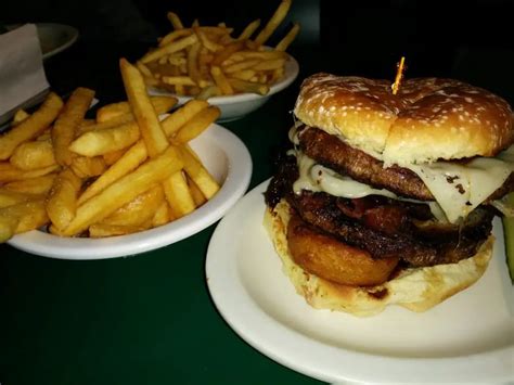 The 8 Best Burgers Joints in Northern California