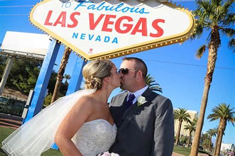 Las Vegas Sign Wedding - Fabulous Welcome to Las Vegas Sign