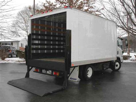 Isuzu NPR ECO MAX 14 FT BOX / LIFTGATE (2011) : Van / Box Trucks