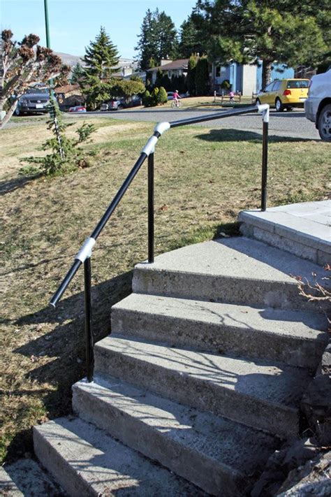 15 Outdoor Handrails for Concrete Steps (With Examples) | Outdoor handrail, Concrete steps ...