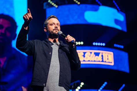 The Family Factor: Comedian Nate Bargatze Shares Stage With Dad