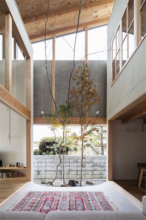 Japanese Home on Narrow Lot Embraces Greenery with an Indoor Dry Garden