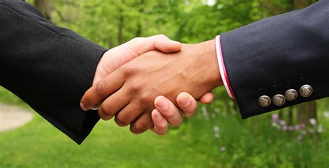 Business deal handshake - Photopublicdomain.com