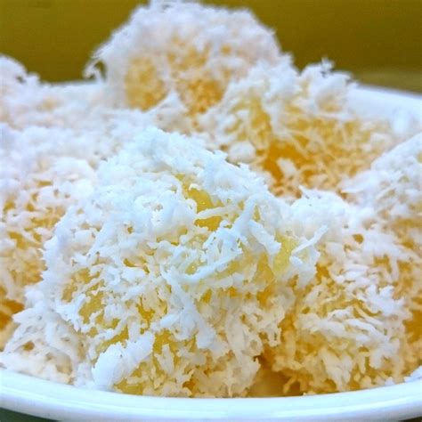 Kueh Ubi Kayu (Steamed Tapioca Cake) | Recipes, Cassava cake, Casava ...