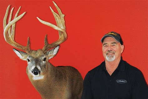 Wisconsin Buck Breaks Record - North American Whitetail