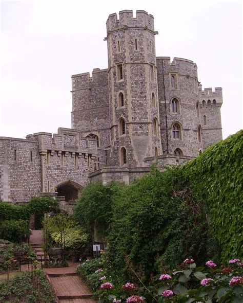 Fichier:Windsor castle garden 02.JPG — Wikipédia