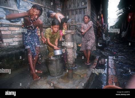 Children in the slums of Dhaka Bangladesh Stock Photo - Alamy