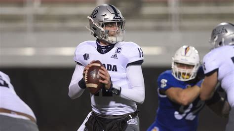 Nevada QB Carson Strong bypassing 2021 draft, will return for junior season