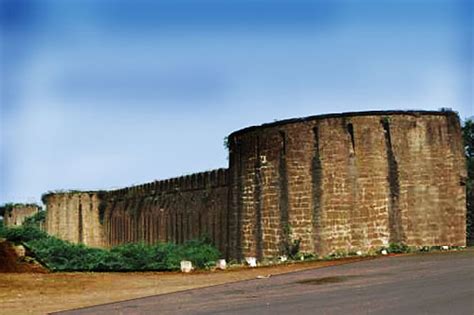 Bijapur : The Historical City of Karnataka: Bijapur Architecture - bahaynieric-wall