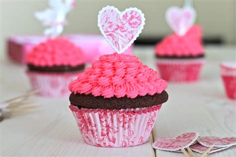 Chocolate Cupcakes with Pink Vanilla Icing – I Adore Food