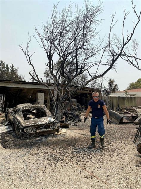 As people flee fires in Greece, those trapped plead for help - ABC News