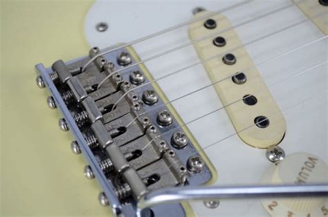 Fender Original Vintage Style, Standard Strat Bridge 007-1014-049 – GuitarPusher