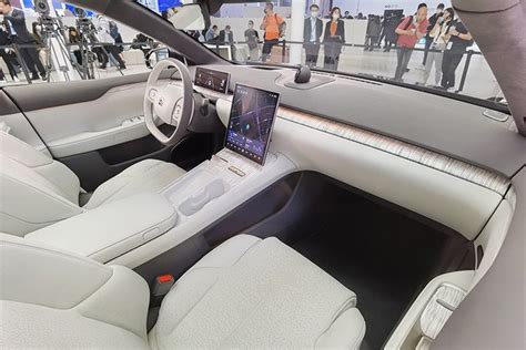 NIO ET7 Debuted At 2021 Shanghai Auto Show With More Than 1000KM Range