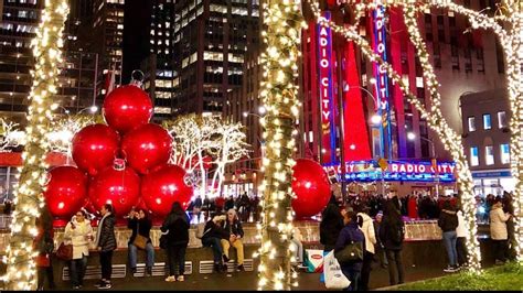 NEW YORK CITY 2019: CHRISTMAS DECORATIONS AT NIGHT! [4K] - YouTube