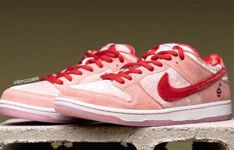 StrangeLove Nike SB Dunk Low Soft Pink CT2552-800 – Fastsole