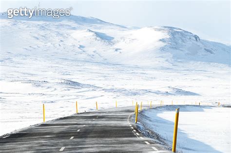 Highway 1 Iceland. Clear road covered in winter.ring road, route 1 in Iceland 이미지 (1139837381 ...