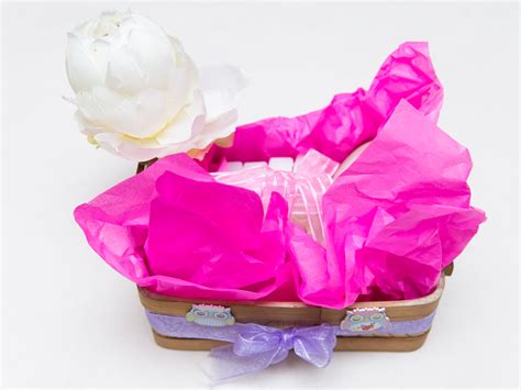 How to Make a Birthday Goodie Bag for Adults: 15 Steps