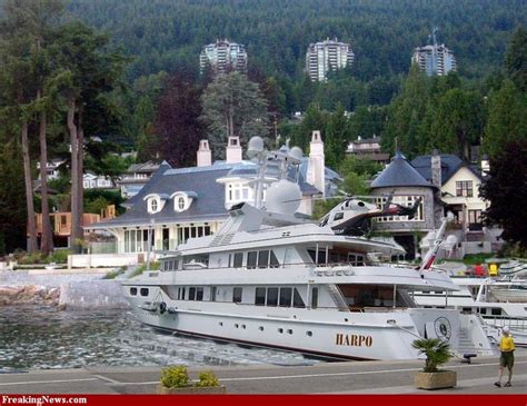 Oprah Winfrey's House | Oprah winfrey house, Yacht, Boats luxury