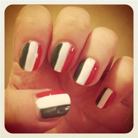 Italian flag nail art | Nail Art :) | Pinterest