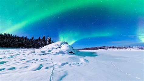 Snow Covered Field In Aurora Borealis HD Wallpapers | HD Wallpapers | ID #33255