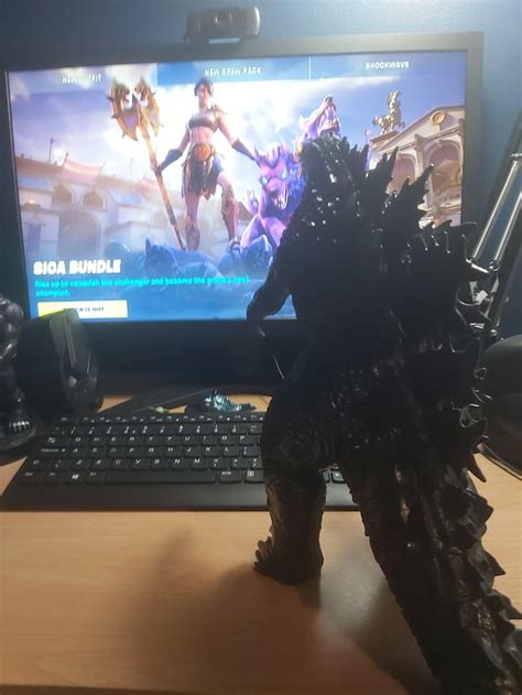 Godzilla wants to play fortnite : r/GodzillaDoingThings