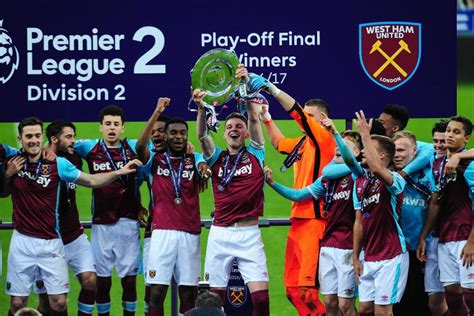 Martinez double wins promotion for West Ham