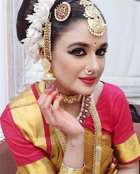 Yuvika Chaudhary looks absolutely gorgeous in THIS classical outfit ...