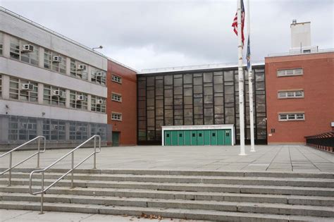 Bronx Science HS parents charge bus company stiffed them on Covid shutdown refunds.