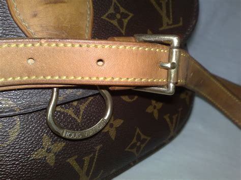 pArT tiMe bUnDLe: Louis Vuitton Monogram Sling Bag (SOLD)