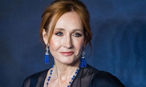 J.K. Rowling Publicly Shames Person Who Sent Her Death Threat Online