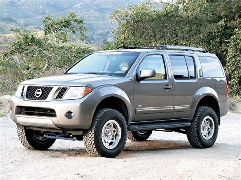 Nissan Pathfinder V8 - amazing photo gallery, some information and ...