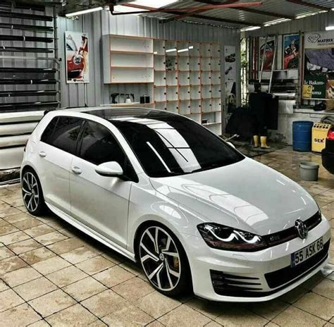 Golf 7 white milk #VWGolfVariantInterior | Carros de luxo, Garagem para ...